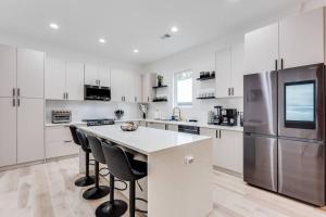 Η κουζίνα ή μικρή κουζίνα στο Modern Luxury In The City at Havilah Estates