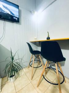 a desk with a chair and a table with a plant at Cayetana in Puerto Iguazú