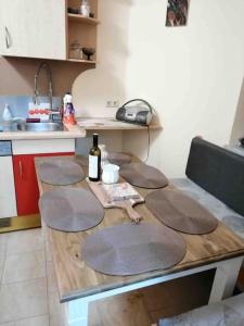 a wooden table with four mats on it in a kitchen at Appartement bei Schloß Ulmerfeld 