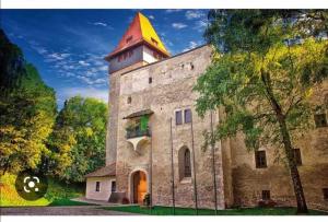 an old building with a tower on top of it at Appartement bei Schloß Ulmerfeld in Ulmerfeld