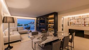 Posedenie v ubytovaní Luxury apartment at Monte Paraiso