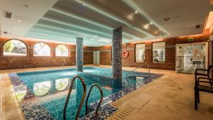 Bazén v ubytovaní Luxury apartment at Monte Paraiso alebo v jeho blízkosti