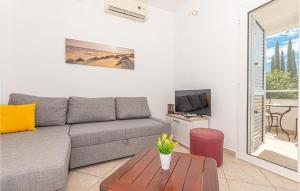 Posezení v ubytování Nice Apartment In Primosten With Wifi + 10 fotografií