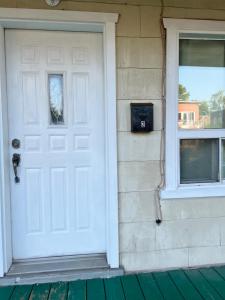 a white door on a house with a window at appartement avec 2 chambres in Quebec City