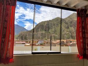 a window with a view of a mountain view at Hostal EL VIAJERO en Ollantaytambo in Ollantaytambo