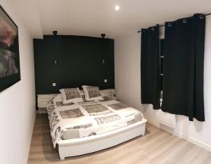 Posteľ alebo postele v izbe v ubytovaní Gîte avec Piscine Proche de Carcassonne