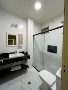 a bathroom with a shower and a sink and a toilet at Cerca de todo in Ciudad del Este