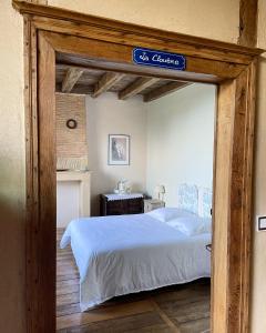 a bedroom with a bed with a sign on it at "La Maison de Villars" au coeur de la nature in Pressac
