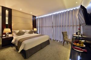 Postel nebo postele na pokoji v ubytování Serela Waringin by KAGUM Hotels