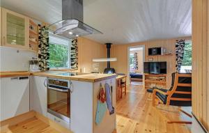 Η κουζίνα ή μικρή κουζίνα στο Beautiful Home In Toftlund With Wifi