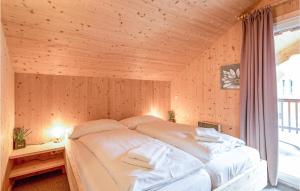 Ein Bett oder Betten in einem Zimmer der Unterkunft Stunning Home In St,georgen Am Kreischb, With 2 Bedrooms And Sauna