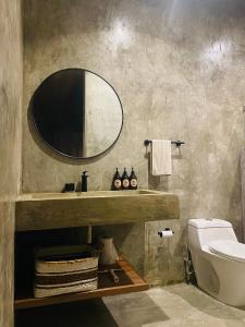 a bathroom with a sink and a mirror and a toilet at Casa Carmela 