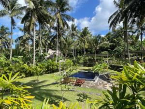 Изглед към басейн в La Royale Nusa Penida или наблизо