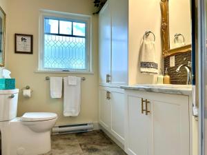Un baño de Seagull Studio Vacation Suite