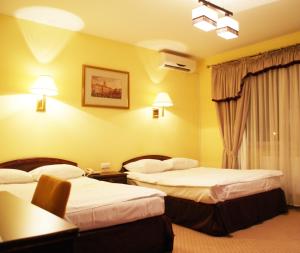 Cama ou camas em um quarto em Hotel Wilga by Katowice Airport