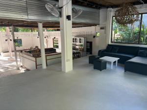 Kuchyň nebo kuchyňský kout v ubytování Haad Chao Phao Resort