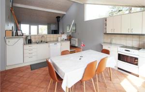Fotografie z fotogalerie ubytování Beautiful Home In Samsø With Kitchen v destinaci Onsbjerg