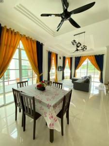 Ruang duduk di homestay kubang ikan chendering 5minit ke pantai
