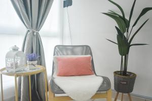 Posezení v ubytování AZFA Duplex Suite at De Centrum Putrajaya Bangi FREE WIFI