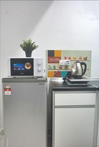 Kuchyň nebo kuchyňský kout v ubytování AZFA Duplex Suite at De Centrum Putrajaya Bangi FREE WIFI