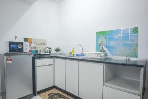 Kuchyň nebo kuchyňský kout v ubytování AZFA Duplex Suite at De Centrum Putrajaya Bangi FREE WIFI
