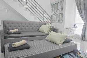 Posezení v ubytování AZFA Duplex Suite at De Centrum Putrajaya Bangi FREE WIFI