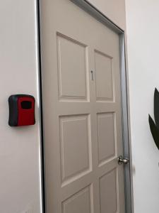 Fotografie z fotogalerie ubytování Room1#IG theme Bargainous#Shared Bathroom#3pax#2min Kek Lok Si v destinaci Ayer Itam