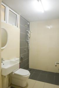 Koupelna v ubytování AZFA Duplex Suite at De Centrum Putrajaya Bangi FREE WIFI