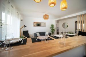 Televízia a/alebo spoločenská miestnosť v ubytovaní Fully equipped apartment with parking 6 beds
