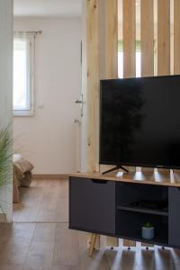 Televízia a/alebo spoločenská miestnosť v ubytovaní Fully equipped apartment with parking 6 beds