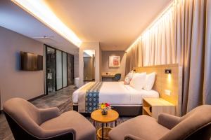 Кровать или кровати в номере Santa Grand Signature Kuala Lumpur