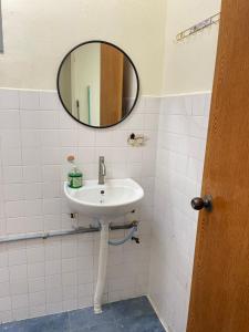 Koupelna v ubytování Pelangi Capsule Hostel + 34 fotografií