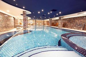 a large swimming pool in a building at Royal Uzungol Hotel&Spa in Uzungöl