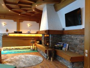 TV a/nebo společenská místnost v ubytování Hotel Zerres
