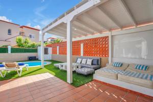 The swimming pool at or close to Villa Maday
