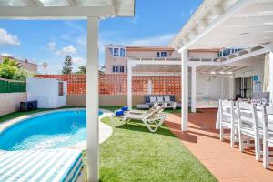 The swimming pool at or close to Villa Maday
