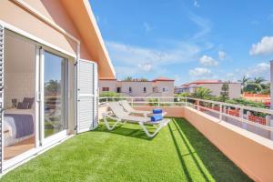 The swimming pool at or close to Villa Maday