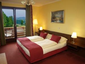Ένα ή περισσότερα κρεβάτια σε δωμάτιο στο Hotel Fasching