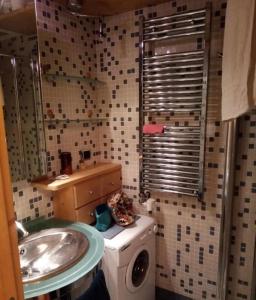 A bathroom at BAITA SOLE ALTO la tua casa sulle piste da sci