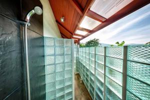 Balkon oz. terasa v nastanitvi 壮丽震撼的巴东海景豪华五卧室别墅
