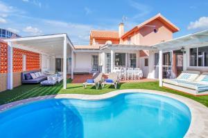 The swimming pool at or close to Villa Maday
