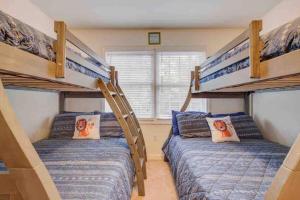 a bedroom with two bunk beds in a house at Amazing Acorn in Diamond Point