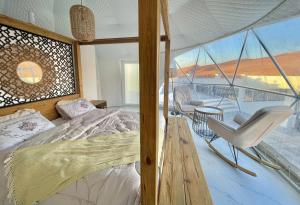 Postel nebo postele na pokoji v ubytování شاليه الروح AlRooh Chalet