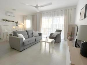 a white living room with a couch and a table at C. del Mar - de Luxe apartament Centrum Torrevieja in Torrevieja