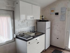 Η κουζίνα ή μικρή κουζίνα στο CASA CHIOMEI close M1