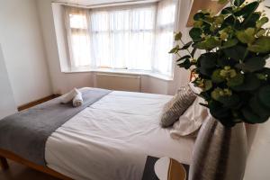 Katil atau katil-katil dalam bilik di Homely Contractor House - Enjoy Free, Convenient Parking +20 gambar