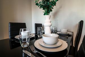 Gambar di galeri bagi Homely Contractor House - Enjoy Free, Convenient Parking di Luton