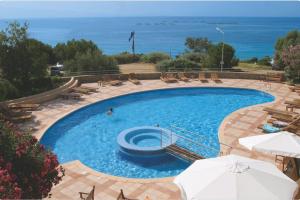 Piscina en o cerca de F2 vue mer dans résidence avec piscine