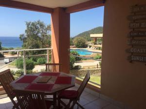 Piscina en o cerca de F2 vue mer dans résidence avec piscine