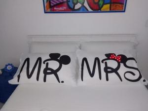 two white pillows with the words mr and ms on them at Relais sul Tempio in Pozzuoli